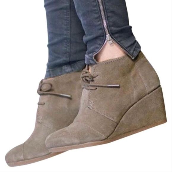 TOMS Desert Wedge Bootie Boots Size 8.5 M in Taupe Suede Worn Once - Picture 7 of 7